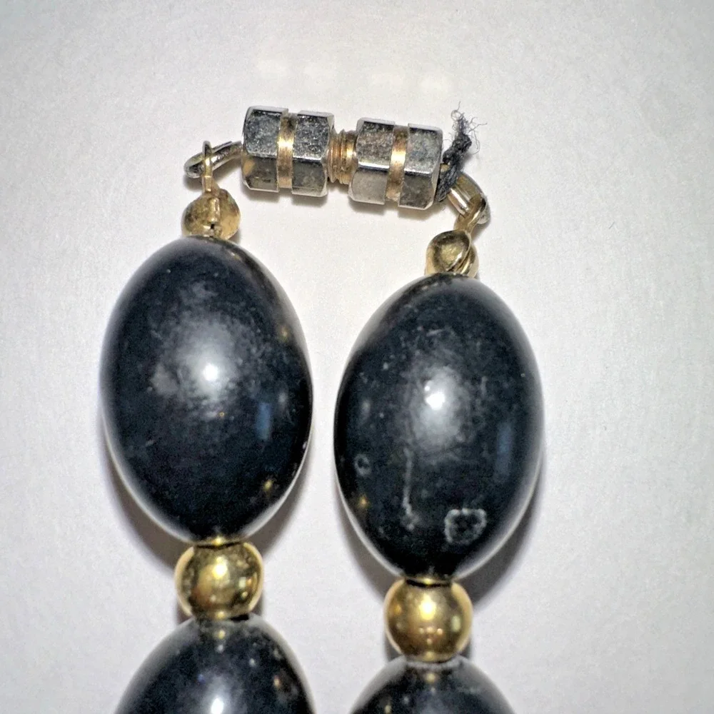 Oval Bead Necklace Women 18in Black Good Chunky Gold Tone Statement